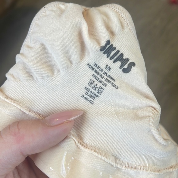 SKIMS SEAMLESS SCULPT BRALETTE - S/M - Picture 4 of 4